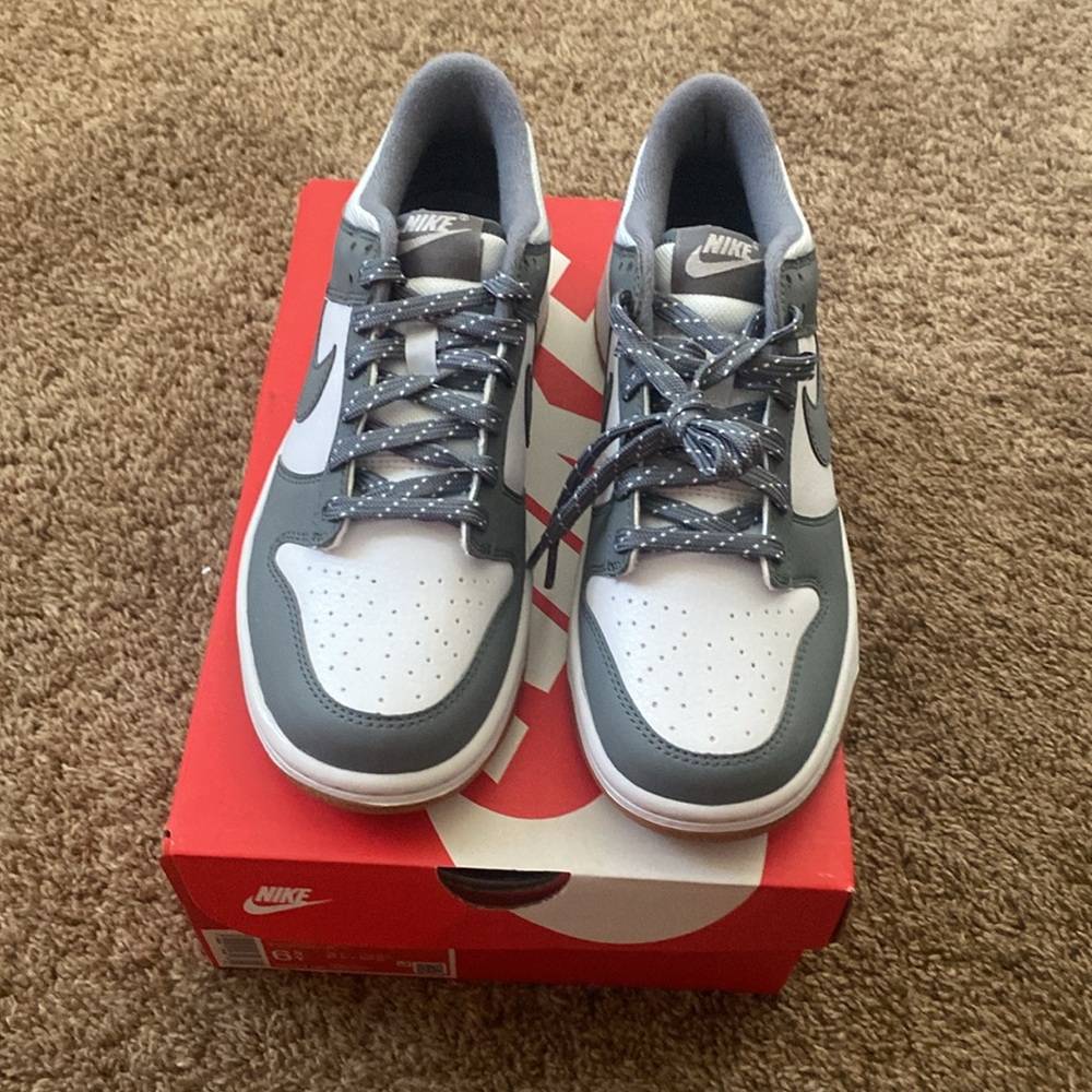 Nike | NWB Nike Dunk Low GS - Picture 3 of 10